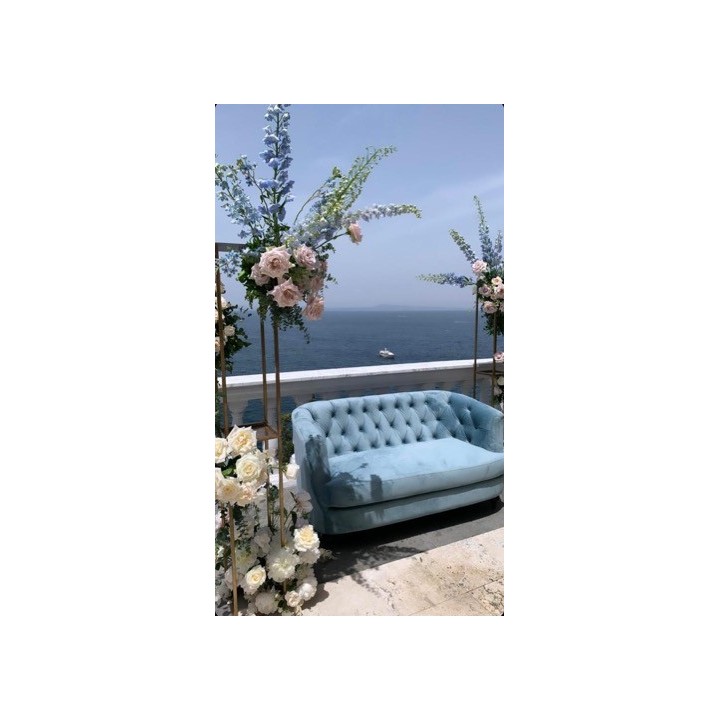 Divano in velluto celeste mod. Lola